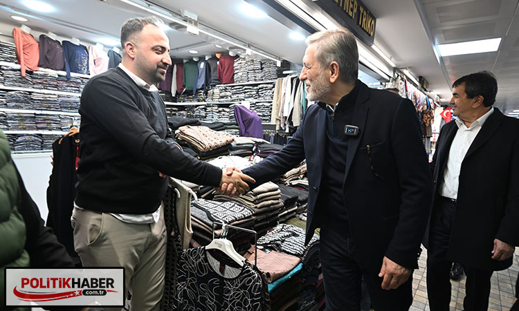 Başkan Burkay Tarihi Çarşı’da esnafla buluştu