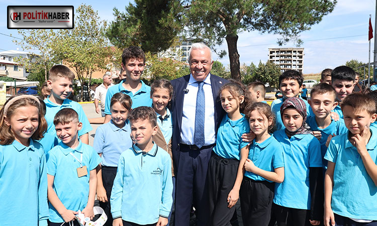 Başkan Özdemir’den “Okula hoş geldin” hediyesi