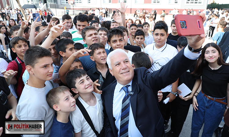 Bozbey, öğrencilerin karne sevincine ortak oldu