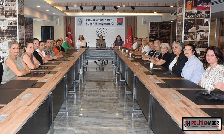 CHP'li kadınlardan kadın cinayetlerine tepki