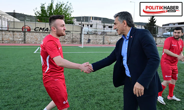 Gemlik’te işçi bayramı heyecanı yeşil sahaya taşındı