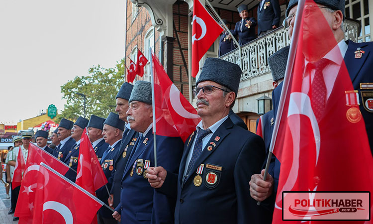 Kurtuluş coşkusu Tarihi Belediye Binası'na taşındı