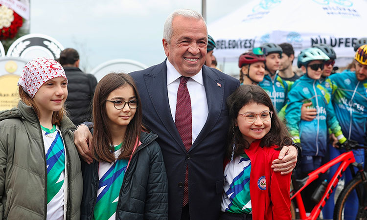 Nilüfer, 23 Nisan’ı Cumhuriyet Meydanı’nda kutladı