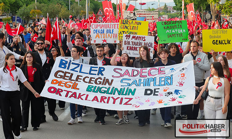 Nilüfer’de binler Cumhuriyet için yürüdü