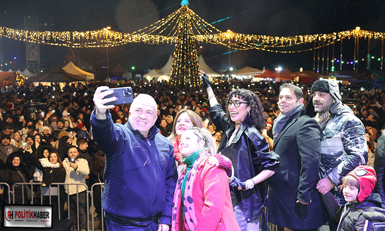 Nilüferliler 2026’yı Cumhuriyet Meydanı’nda karşıladı