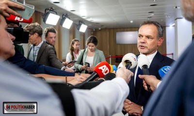 Hollanda’da dışişleri dahil 9 bakan istifa etti!