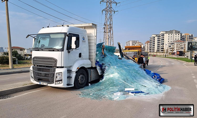 Tonlarca ağırlıktaki cam yola saçıldı